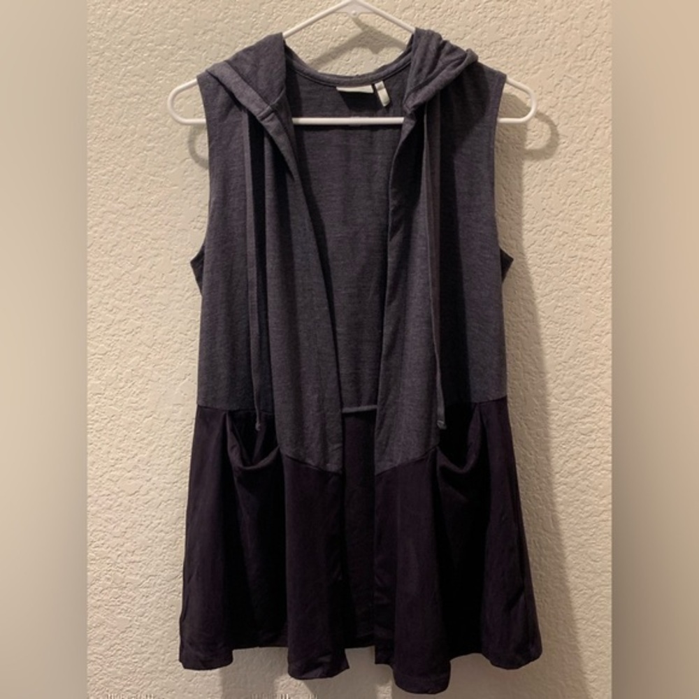 LOGO Lounge sleeveless top